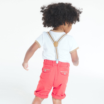 شورت برمودا من القطن المميز مزيّن ببنسات مع حمّالات.